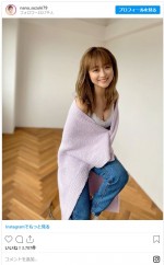 鈴木奈々 “谷間”チラリ　セクシーなショット　※「鈴木奈々」インスタグラム