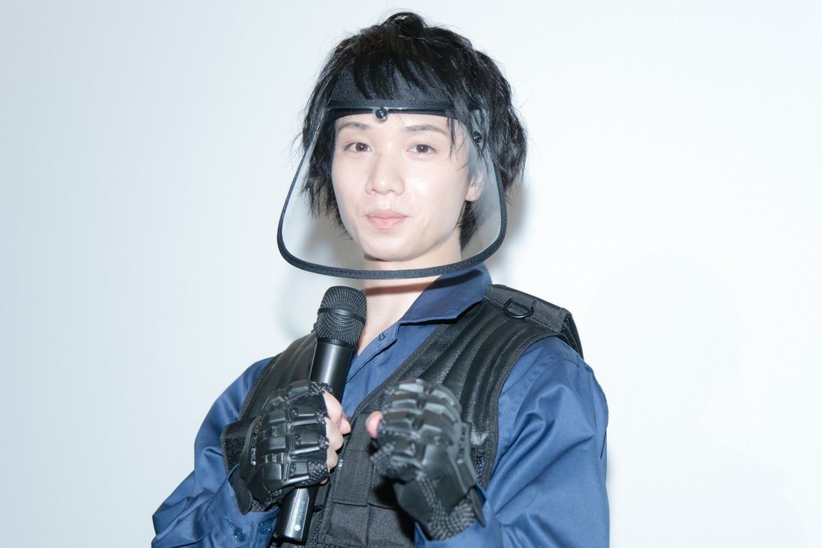 乃木坂46・吉田綾乃クリスティー、フェイスシールドを着けて舞台あいさつに登場