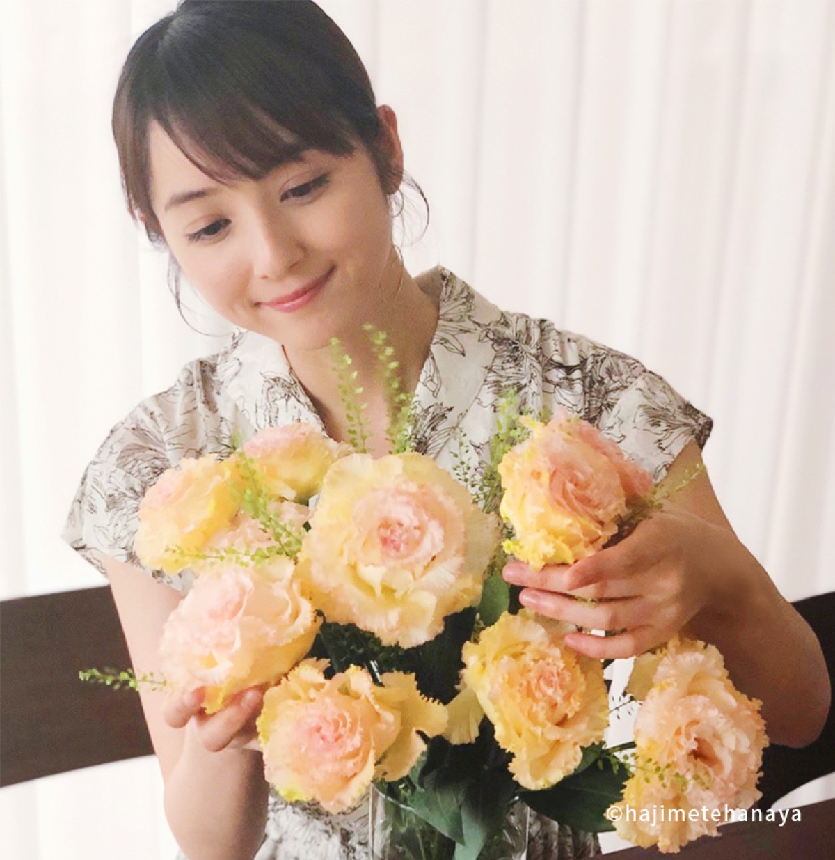 佐々木希、花は「見ているだけで元気をもらえる」 “花初心者”に飾る楽しさを紹介