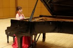 木曜ドラマ『BG～身辺警護人～』でピアノを弾く川栄李奈の場面写真