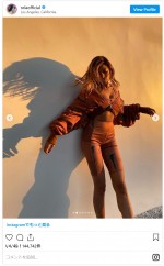 ローラ、スタイル抜群のへそ出しタンクトップ姿　スポーティな佇まい　※「ローラ」インスタグラム