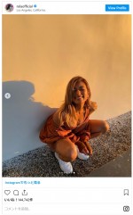 ローラ、スタイル抜群のへそ出しタンクトップ姿　スポーティな佇まい　※「ローラ」インスタグラム