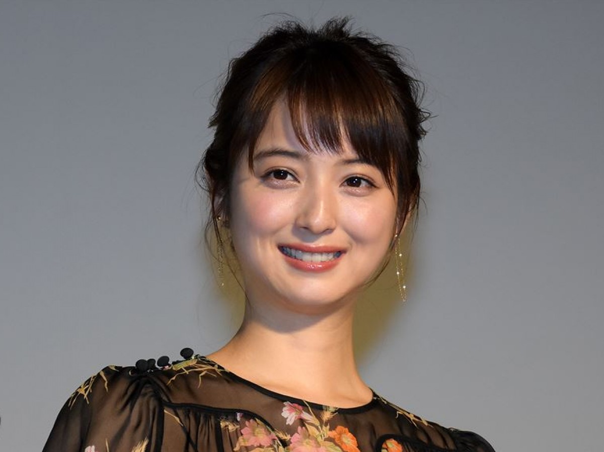 佐々木希、キュートなエプロン姿に絶賛の声「超絶カワイイ～」