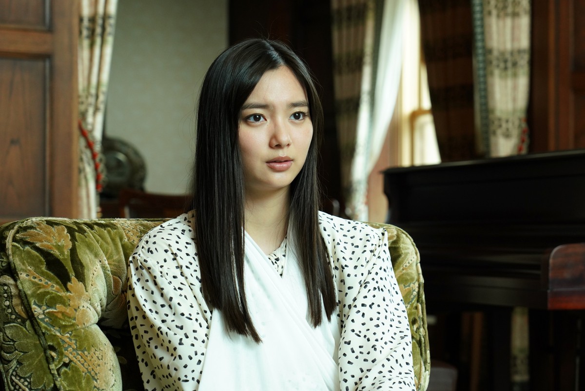 『探偵・由利麟太郎』ゲスト出演の新川優愛、自身の役柄は「とてつもなく“かわいそう”」