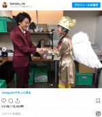 中村倫也、小芝風花との握手に“デレ顔” ※『美食探偵 明智五郎』公式インスタグラム