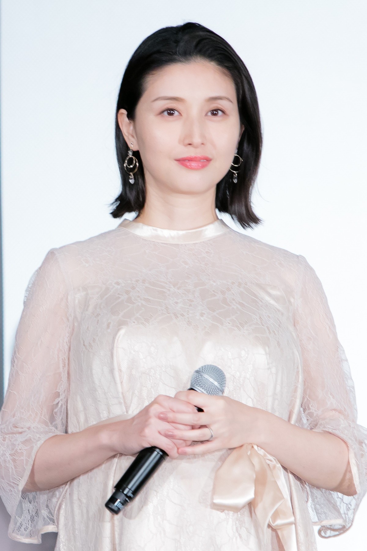 橋本マナミ、純白ウエディングドレス姿に反響「美しすぎます」