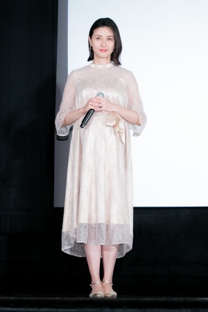 映画『癒しのこころみ～自分を好きになる方法～』完成披露イベントに登場した橋本マナミ