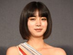 【写真】池田エライザ、キュートなおさげショット！ 若々しい姿に「可愛すぎ」と反響