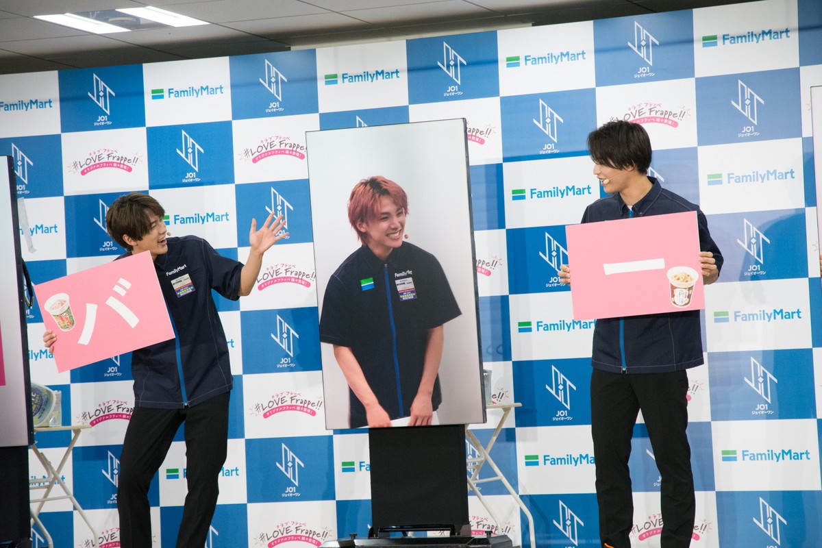JO1・川西拓実、メンバーから誕生日をサプライズ祝福！ 1年分のフラッペに笑顔