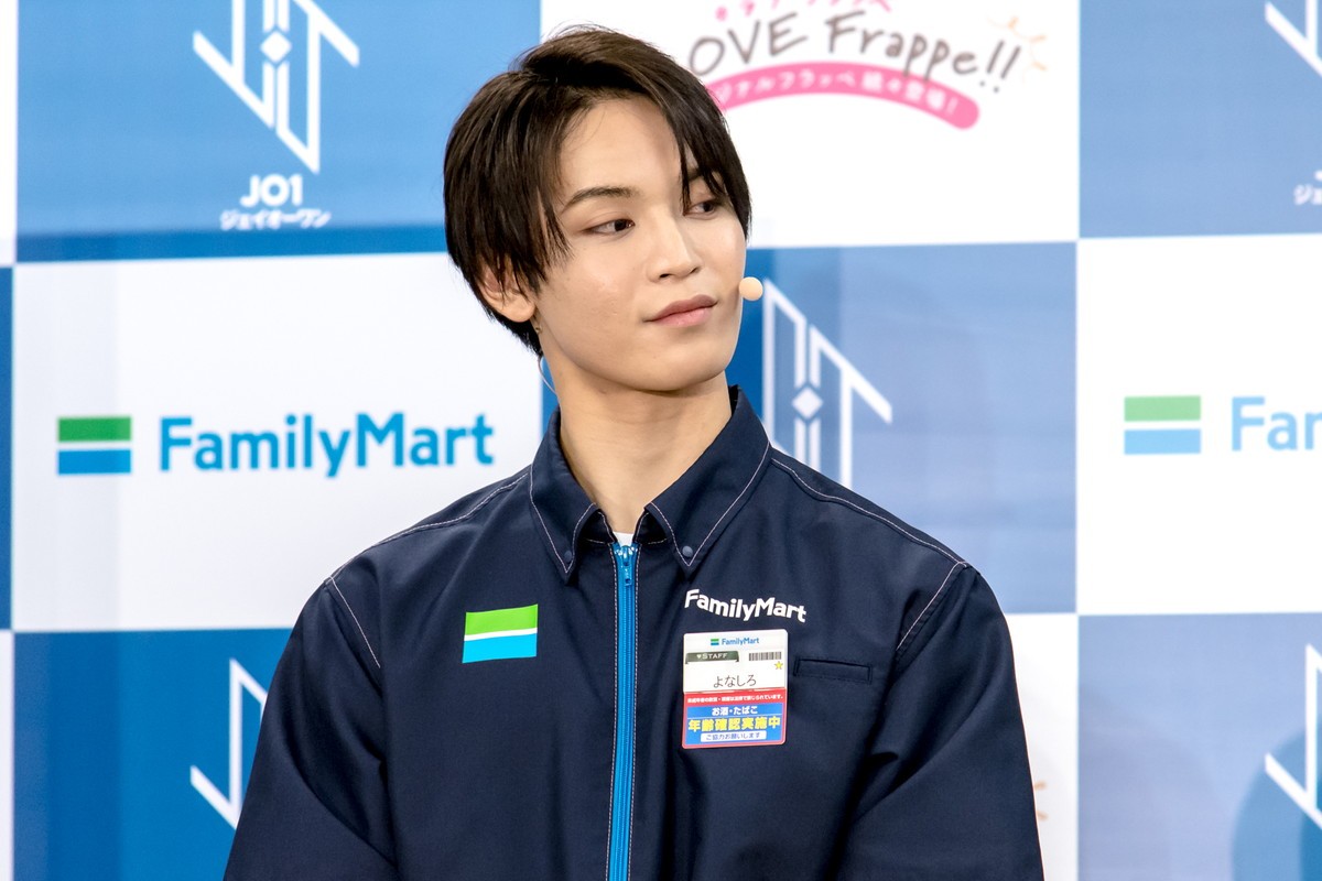 JO1・川西拓実、メンバーから誕生日をサプライズ祝福！ 1年分のフラッペに笑顔