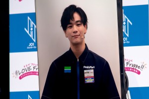 JO1×フラッペ 夏の新フレーバー推しメンバー発表イベントにリモートで登場した豆原一成