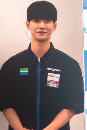 JO1×フラッペ 夏の新フレーバー推しメンバー発表イベントにリモートで登場した佐藤景瑚