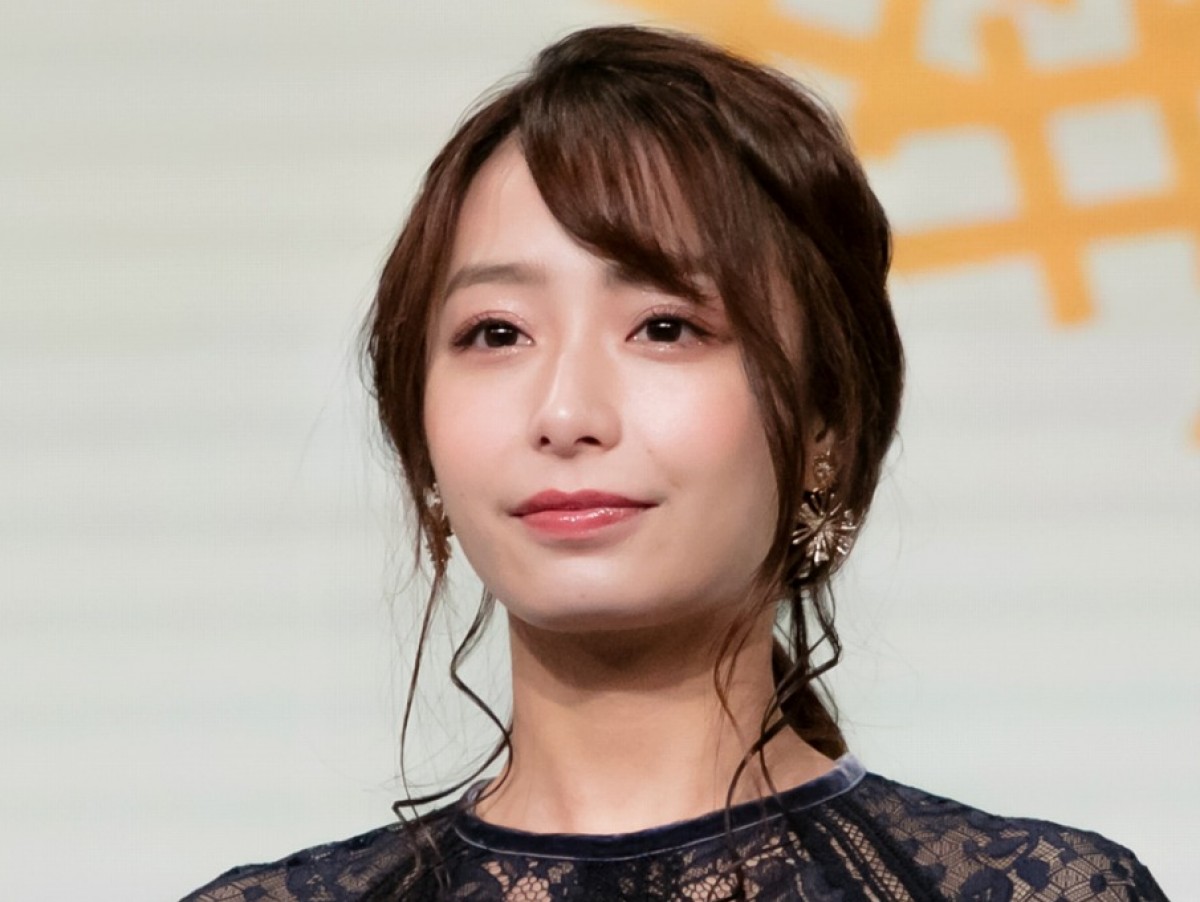 宇垣美里がイメチェン　白TにGパンの“男前ショット”にファンほれぼれ「カッコいい」