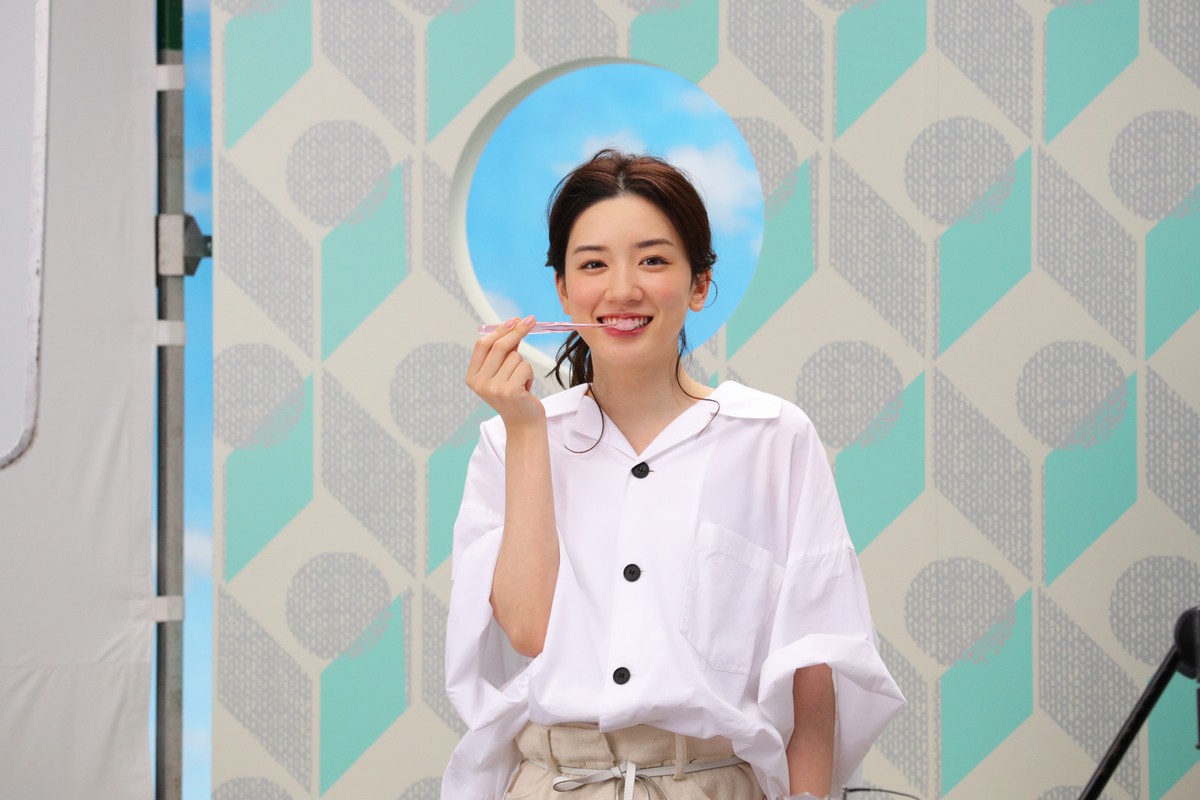 永野芽郁、笑顔で「でも大丈夫！」“前向きオーラ”全開ショットがかわいい