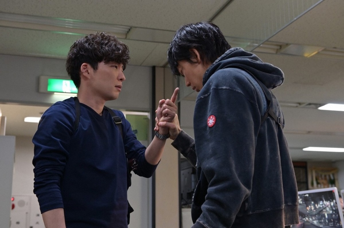 綾野剛＆星野源『MIU404』撮影再開の思い　コロナ禍を経て最強バディに！