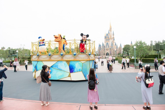 ミッキーとも距離を保って 東京ディズニーリゾート 新しい運営方法を発表 年6月29日 おでかけ クランクイン トレンド
