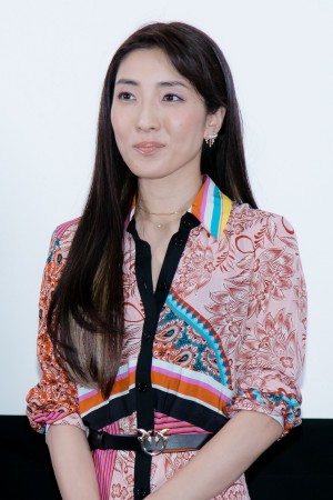 映画『いけいけ！バカオンナ～我が道を行け～』完成披露記者会見に登場した文音