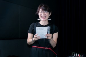 映画『いけいけ！バカオンナ～我が道を行け～』完成披露記者会見でMCを務めた伊藤さとり氏