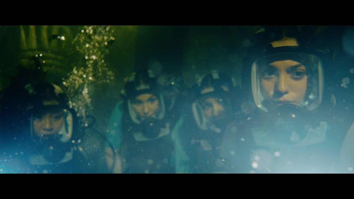 S・スタローン、J・フォックスの娘たちがダイブ！『海底47m』第2弾本編＆父娘写真到着