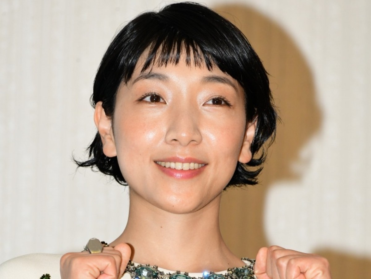 安藤サクラ、チコちゃんとお揃いコーデに反響「仲良し感満載」「ぜーんぶ可愛い」