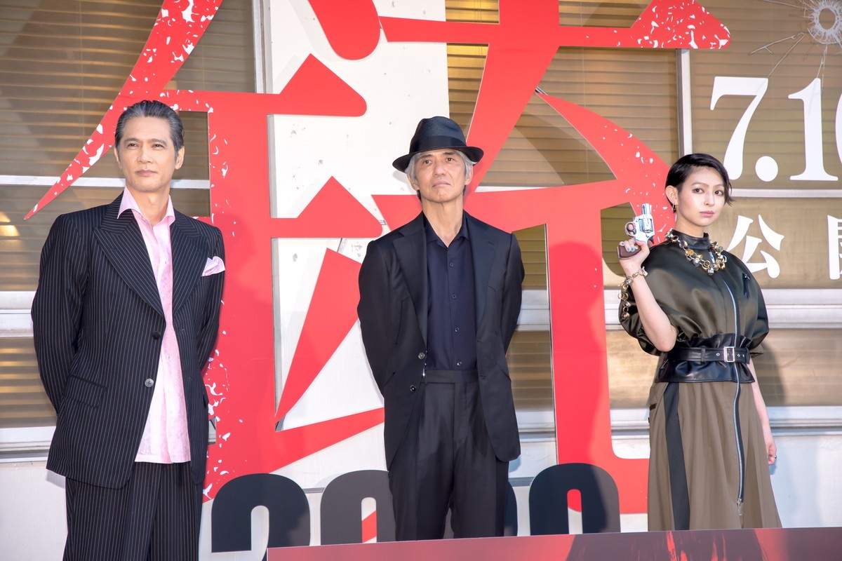 日南響子、主演映画『銃2020』は「開始0.01秒から最後の0.01秒までずっとクレイジー」