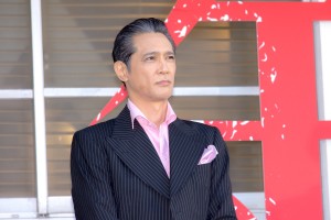 映画『銃2020』完成発表記者会見に登場した加藤雅也