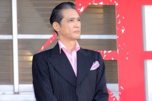 映画『銃2020』完成発表記者会見に登場した加藤雅也