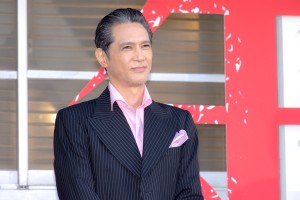 映画『銃2020』完成発表記者会見に登場した加藤雅也