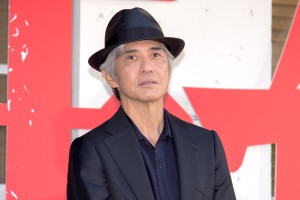 映画『銃2020』完成発表記者会見に登場した佐藤浩市