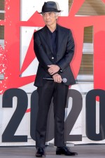 映画『銃2020』完成発表記者会見に登場した佐藤浩市