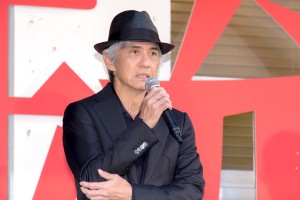 映画『銃2020』完成発表記者会見に登場した佐藤浩市