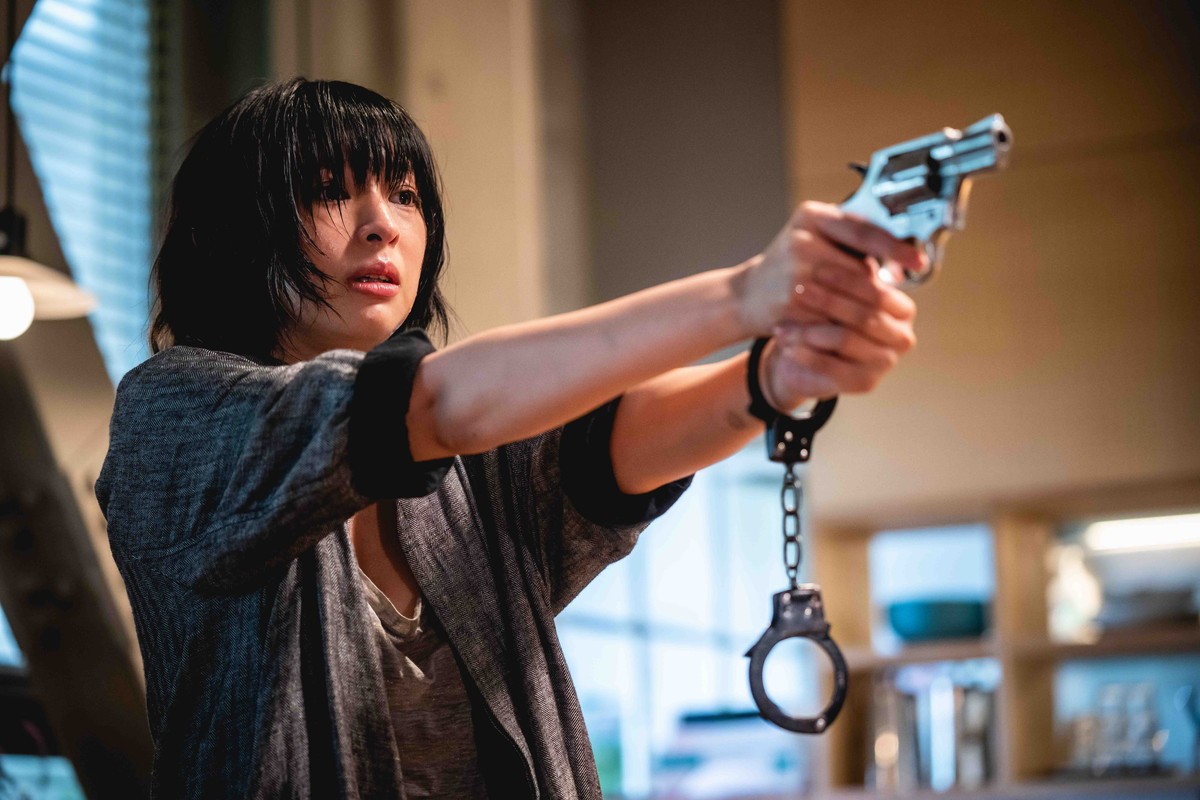 日南響子、主演映画『銃2020』は「開始0.01秒から最後の0.01秒までずっとクレイジー」