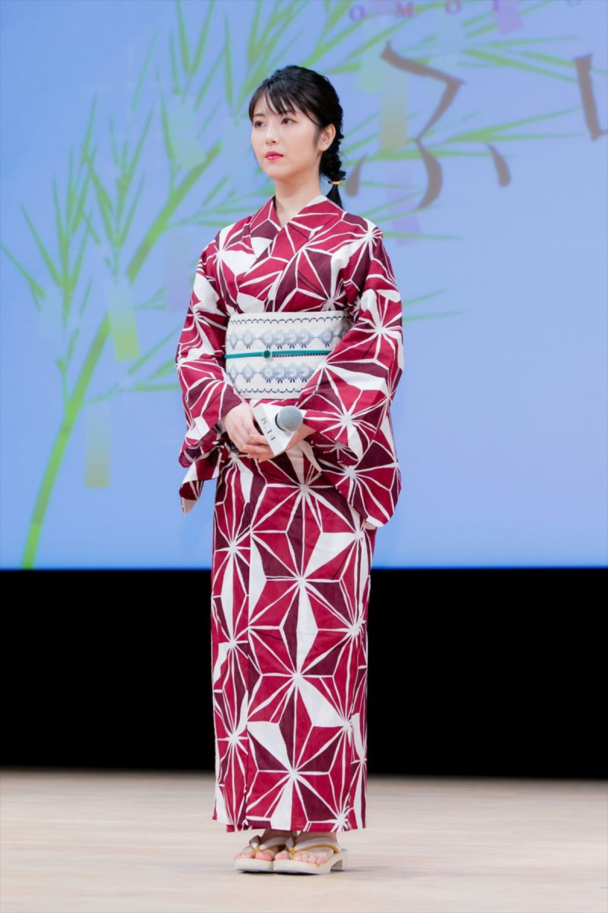 浜辺美波、初キスシーン振り返り北村匠海に感心「慣れてらっしゃるなって」