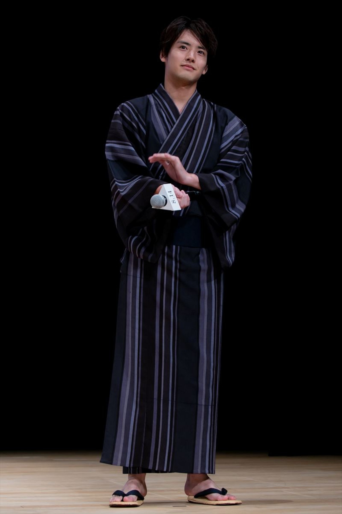 浜辺美波、初キスシーン振り返り北村匠海に感心「慣れてらっしゃるなって」