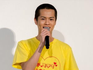 映画『私がモテてどうすんだ』公開記念舞台あいさつに登場した奥野壮