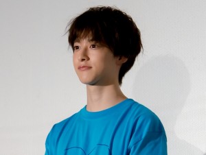 映画『私がモテてどうすんだ』公開記念舞台あいさつに登場した伊藤あさひ