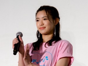 映画『私がモテてどうすんだ』公開記念舞台あいさつに登場した山口乃々華