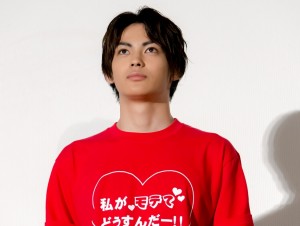 映画『私がモテてどうすんだ』公開記念舞台あいさつに登場した神尾楓珠