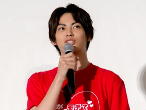 映画『私がモテてどうすんだ』公開記念舞台あいさつに登場した神尾楓珠