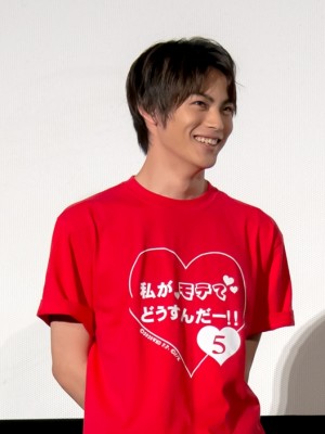 映画『私がモテてどうすんだ』公開記念舞台あいさつに登場した神尾楓珠