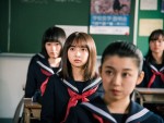 【写真】小宮有紗、セーラー服姿　主演『13月の女の子』より