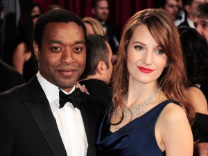 キウェテル・イジョフォー＆サリ・マーサー（2014年頃）