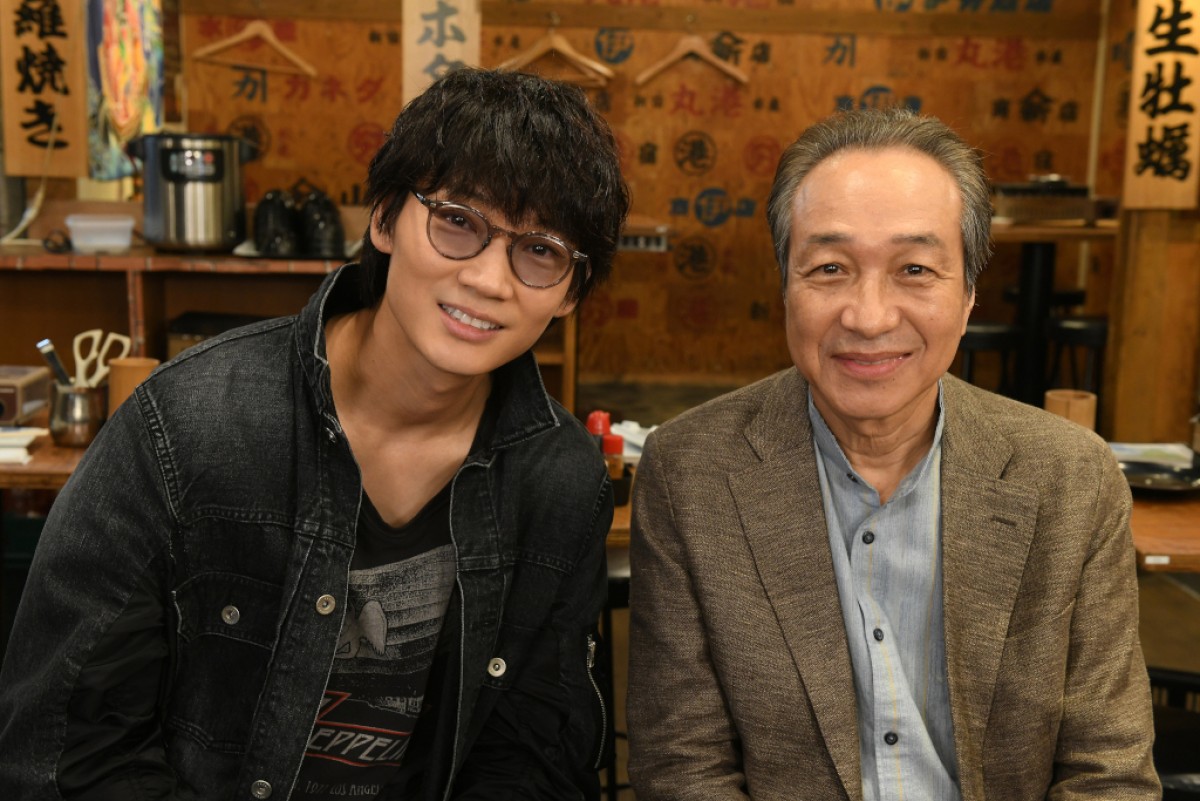 金曜ドラマ『MIU404』（左から）主演の綾野剛と第5話ゲストの小日向文世