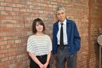 月曜プレミア8『警視庁遺失物捜査ファイル』に出演する貫地谷しほりと松重豊