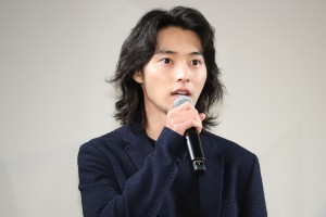 映画『劇場』初日リモート舞台あいさつイベントに登場した山崎賢人