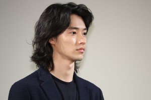 映画『劇場』初日リモート舞台あいさつイベントに登場した山崎賢人