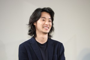 映画『劇場』初日リモート舞台あいさつイベントに登場した山崎賢人