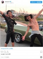 2019年に投稿した三浦春馬さんとのサーフィンショット　※「三浦翔平」インスタグラム