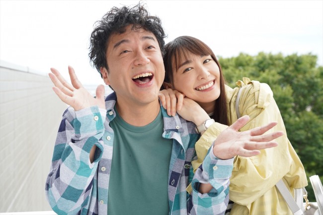 『親バカ青春白書』ムロツヨシ&新垣結衣の“夫婦”ショット