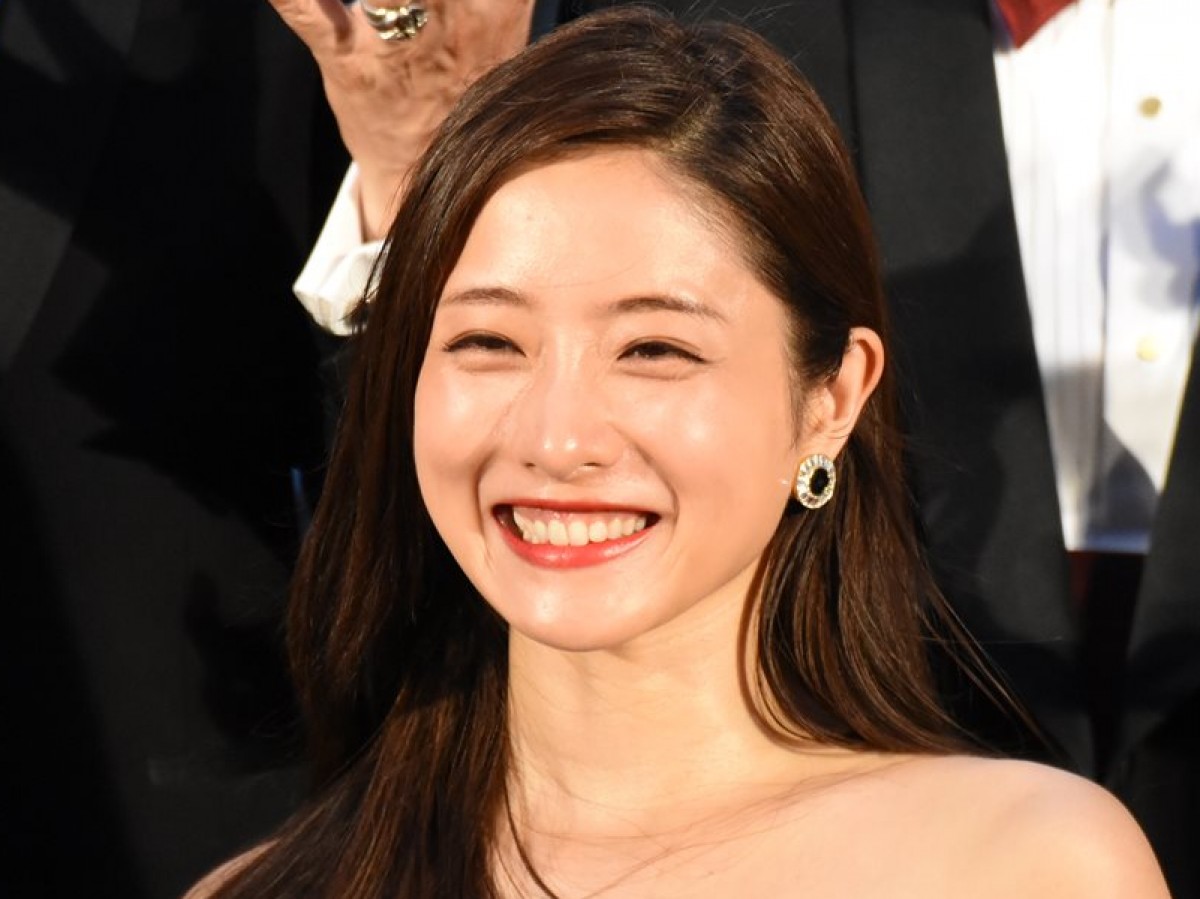 綾瀬はるか1位、新垣結衣が2位 「肌がツルツルだと思う芸能人」ランキング